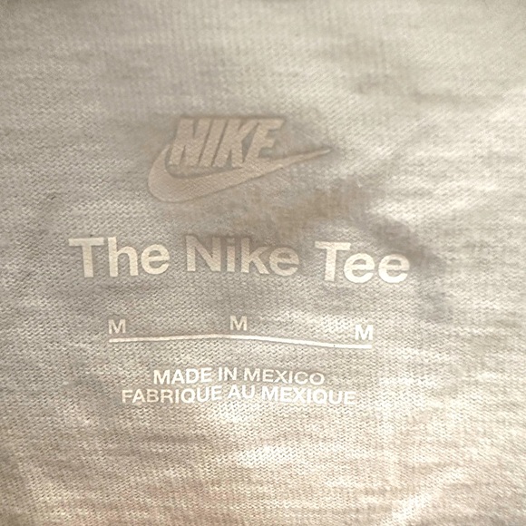 Nike Women’s Loose Fit Tee - Picture 2 of 6